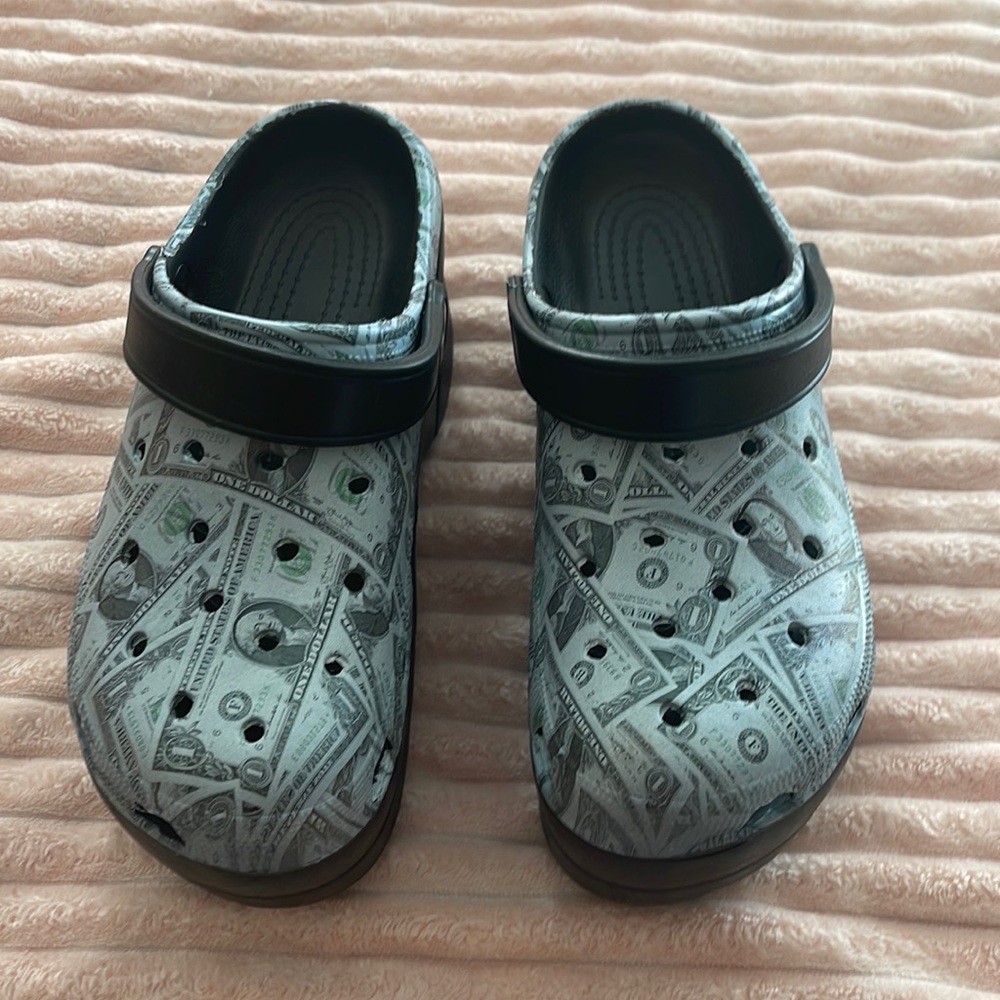Women nursing clogs